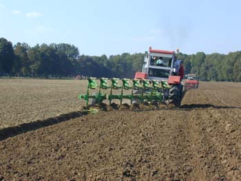 Schl&uuml;tertraktoren mit Gassnerpfl&uuml;ge auf Gut Rohrenfeld 2004(Olymp 10)